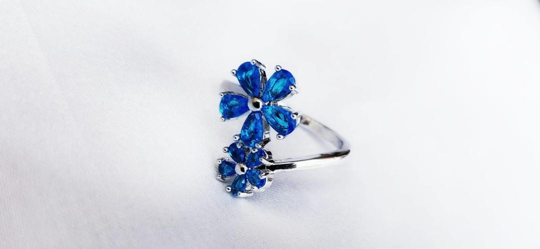 Silver-Plated Blue Crystal Flower Ring for Women – Elegant & Stylish