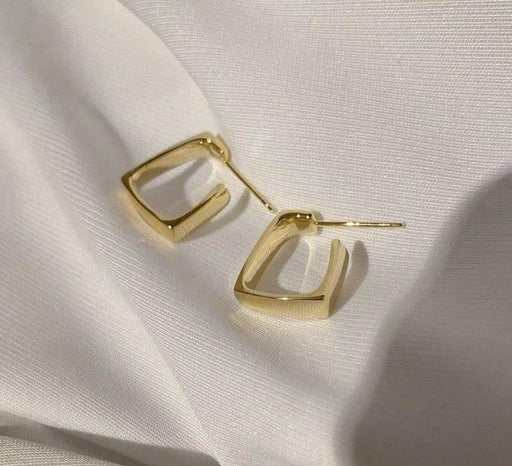 Elegant Small Golden-Plated Earrings – Stylish & Timeless